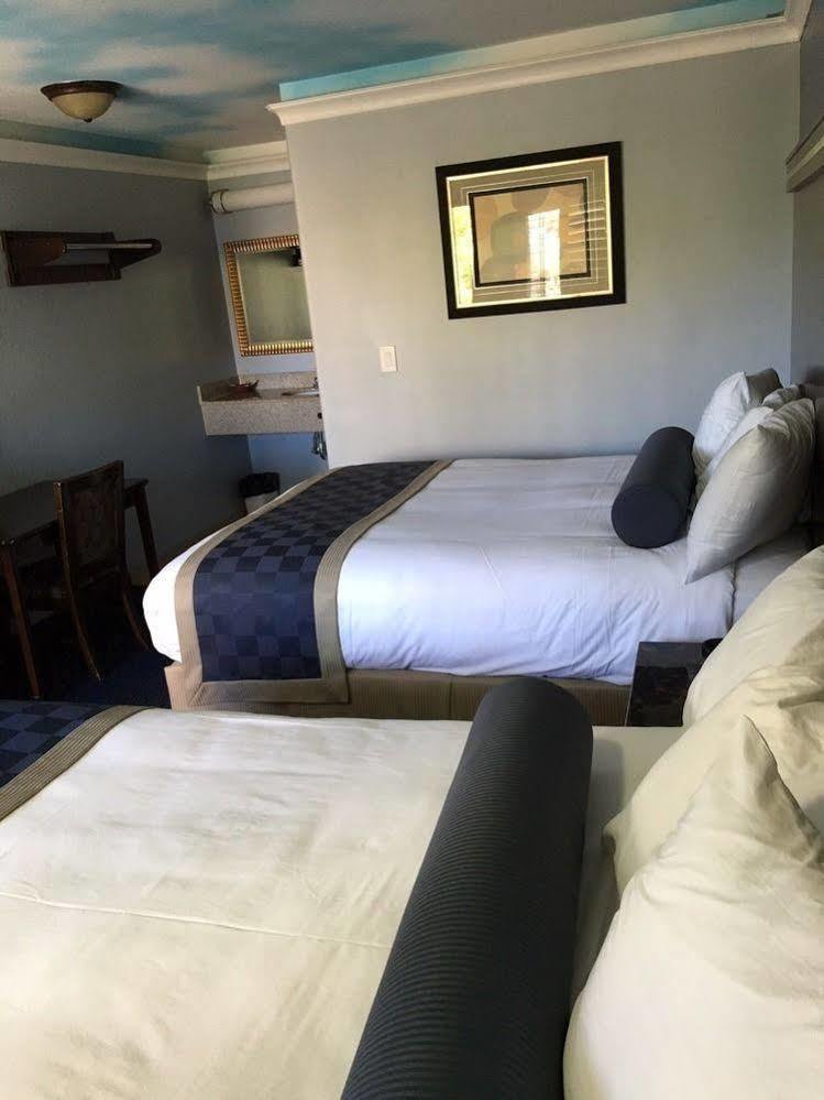 Hollywood Palms Inns & Suites Лос Анджелис Екстериор снимка