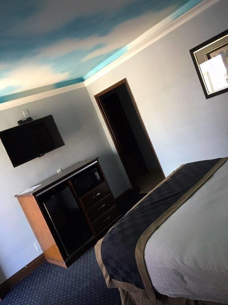 Hollywood Palms Inns & Suites Лос Анджелис Екстериор снимка